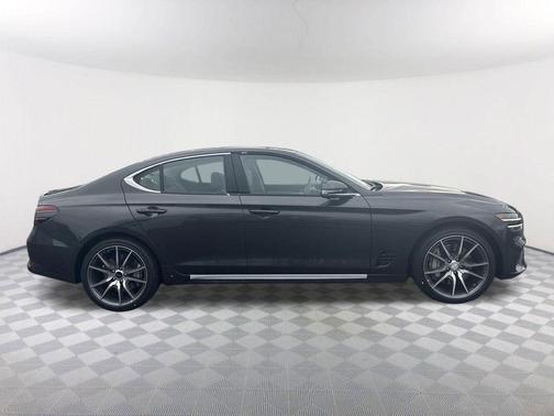 Makalu Gray 2026 Genesis G70 2.5T Prestige