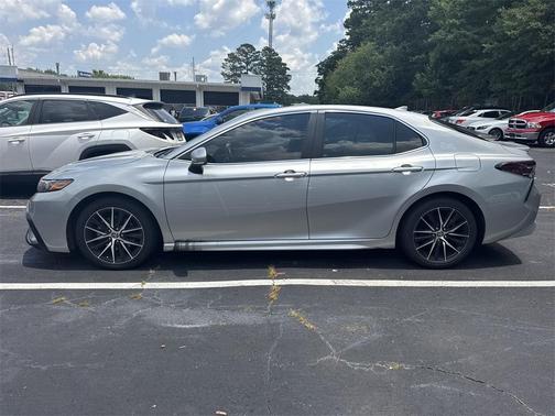 2022 Toyota Camry SE