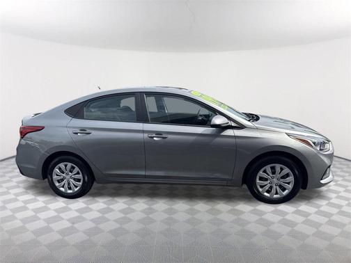 2022 Hyundai Accent SE
