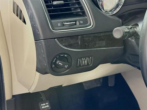 2016 Chrysler Town & Country Touring