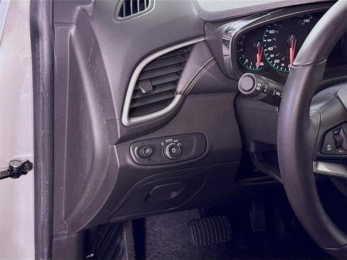 Silver Ice Metallic 2017 Chevrolet Trax LT