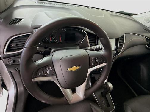 Silver Ice Metallic 2017 Chevrolet Trax LT
