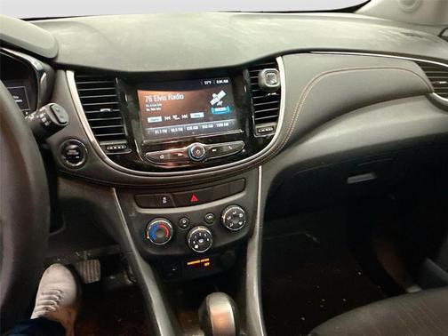 Silver Ice Metallic 2017 Chevrolet Trax LT