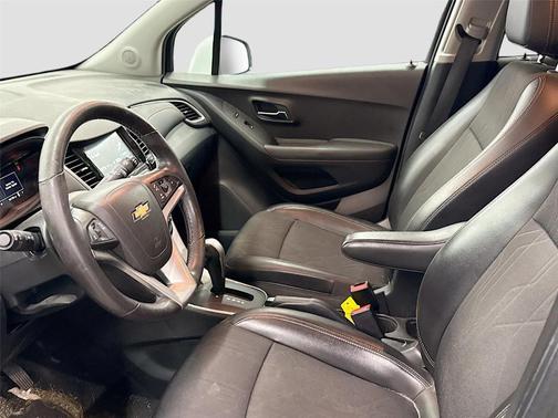 Silver Ice Metallic 2017 Chevrolet Trax LT