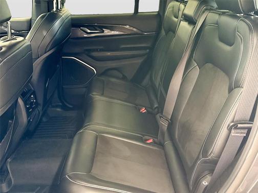 Gray 2022 Jeep Grand Cherokee Altitude