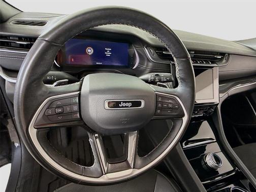 Gray 2022 Jeep Grand Cherokee Altitude