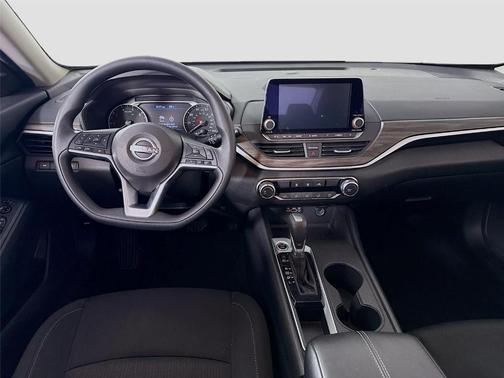 White 2025 Nissan Altima SV