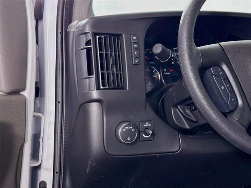 Summit White 2026 Chevrolet Express 3500 Work Van