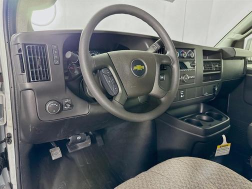 Summit White 2026 Chevrolet Express 3500 Work Van