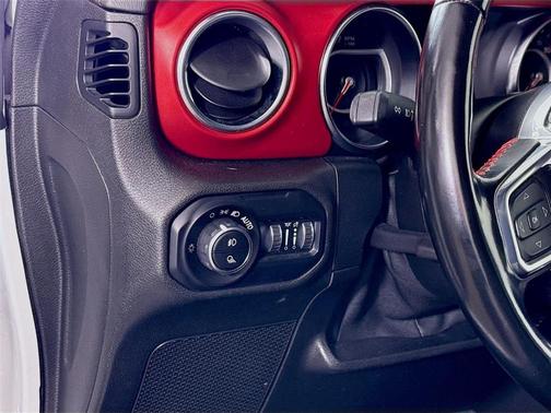 White 2021 Jeep Gladiator Rubicon