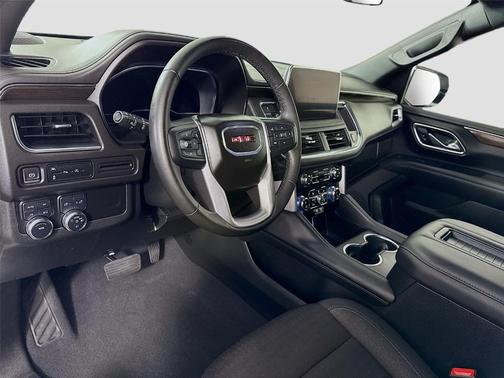 Summit White 2024 GMC Yukon SLE