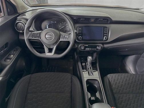 2022 Nissan Kicks SV