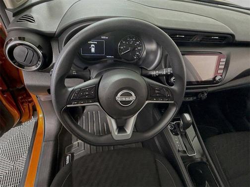 2022 Nissan Kicks SV