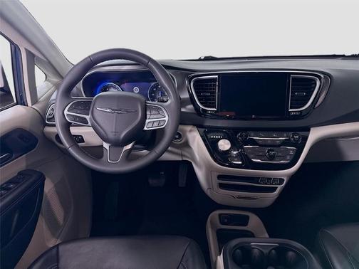 2023 Chrysler Pacifica Touring-L