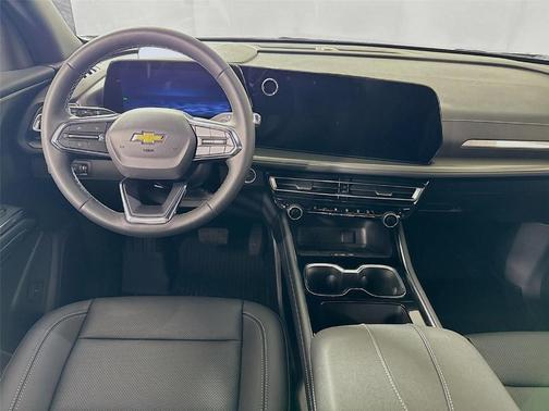 Mosaic Black Metallic 2026 Chevrolet Traverse LT