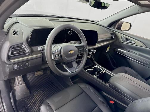 Mosaic Black Metallic 2026 Chevrolet Traverse LT