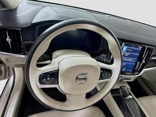 2018 Volvo S90 T5 Momentum