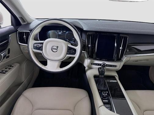 2018 Volvo S90 T5 Momentum