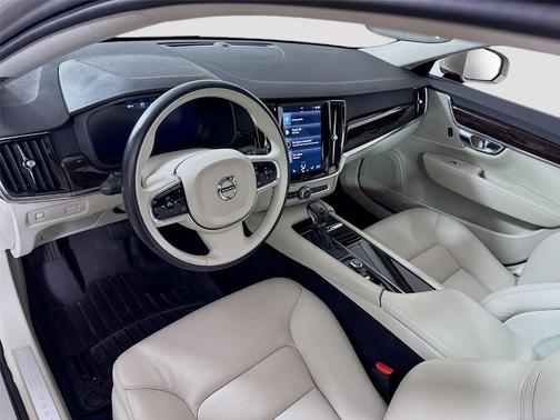 2018 Volvo S90 T5 Momentum