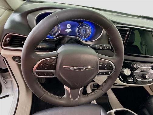 2024 Chrysler Pacifica Touring-L