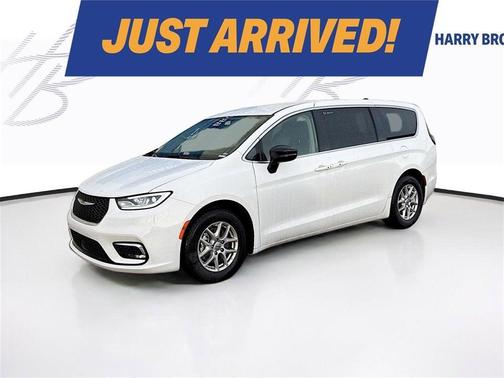 2024 Chrysler Pacifica Touring-L