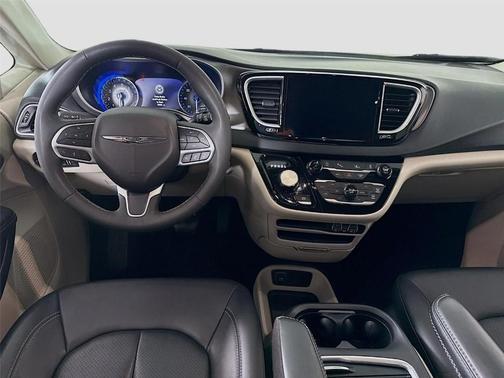 2024 Chrysler Pacifica Touring-L