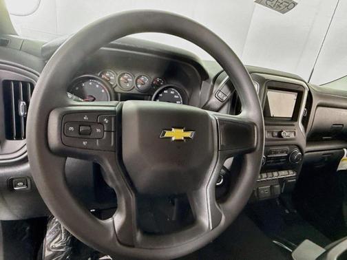 Summit White 2026 Chevrolet Silverado 2500 Custom
