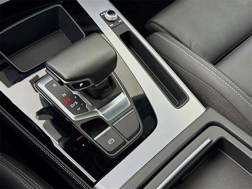 2022 Audi Q5 45 S line Premium Plus