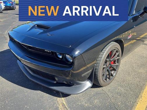 Pitch Black Clearcoat 2015 Dodge Challenger SRT 392