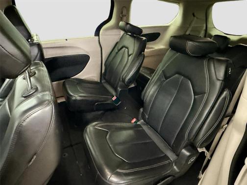 2023 Chrysler Pacifica Touring-L