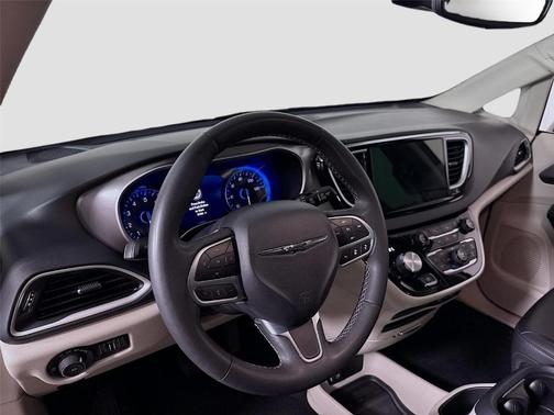 2023 Chrysler Pacifica Touring-L