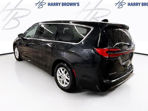 2023 Chrysler Pacifica Touring-L