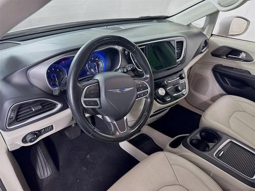 2021 Chrysler Pacifica Touring-L