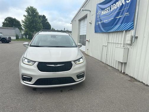 2021 Chrysler Pacifica Touring-L