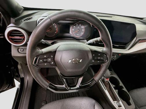 Mosaic Black Metallic 2024 Chevrolet Trax 1RS