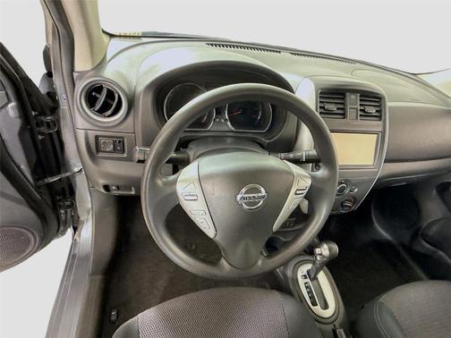 Gray 2019 Nissan Versa 1.6 SV