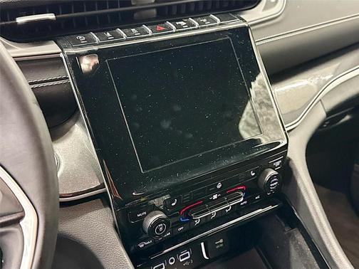 2022 Jeep Grand Cherokee Altitude