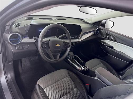 Sterling Gray Metallic 2025 Chevrolet Trax LT