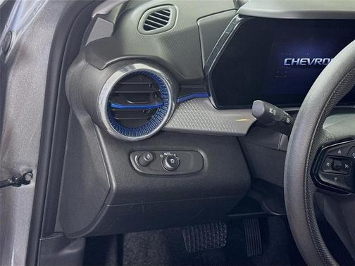 Sterling Gray Metallic 2025 Chevrolet Trax LT