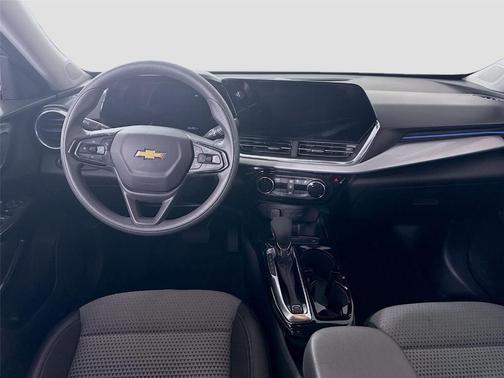 Sterling Gray Metallic 2025 Chevrolet Trax LT