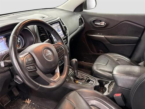 Black 2019 Jeep Cherokee Limited