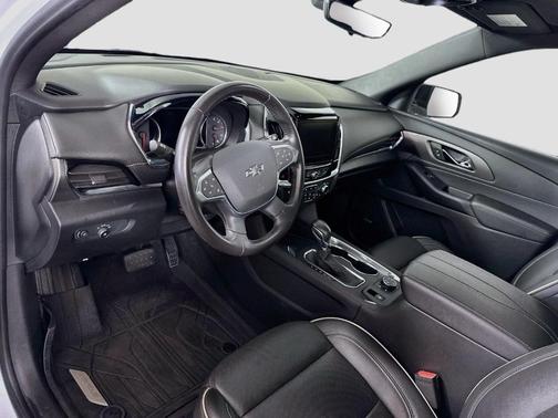 Summit White 2022 Chevrolet Traverse Premier