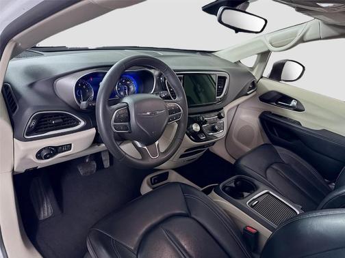 2023 Chrysler Pacifica Touring-L