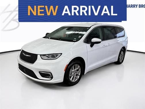White 2023 Chrysler Pacifica Touring-L
