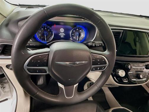 2023 Chrysler Pacifica Touring-L