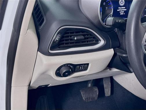 2023 Chrysler Pacifica Touring-L