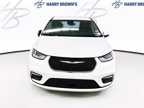 White 2023 Chrysler Pacifica Touring-L