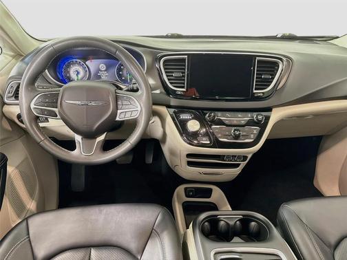 Silver Mist Clearcoat 2024 Chrysler Pacifica Touring-L