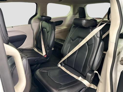 White 2023 Chrysler Pacifica Touring-L