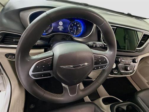 2023 Chrysler Pacifica Touring-L